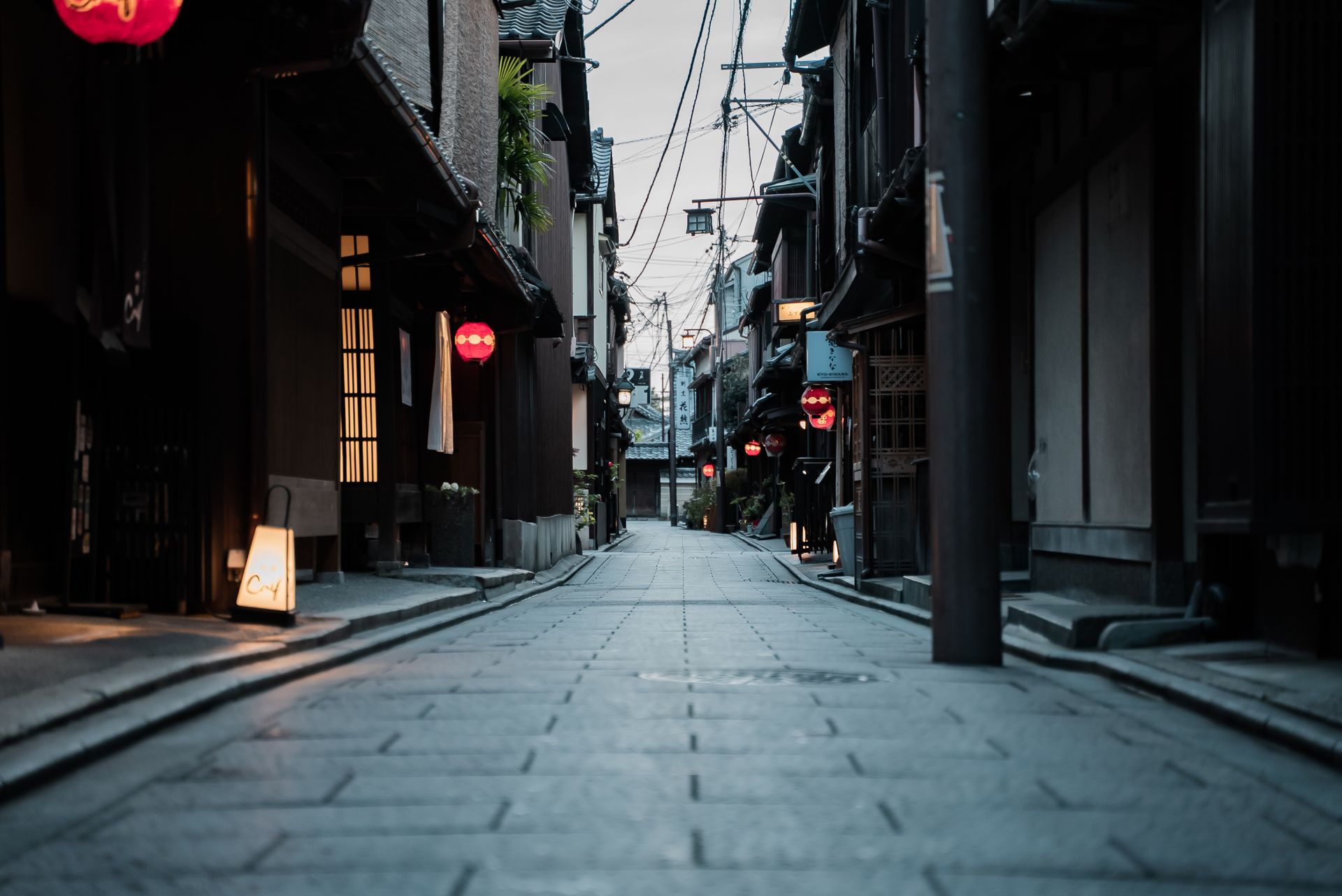 A private Japan journey blending ryokan calm, food and sake, and artisan craft